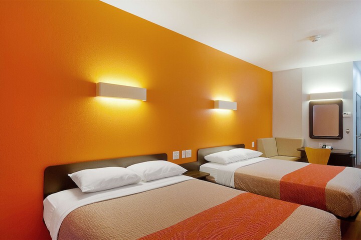 Room 9 of 38