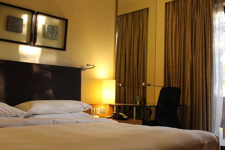 Room 10 of 142