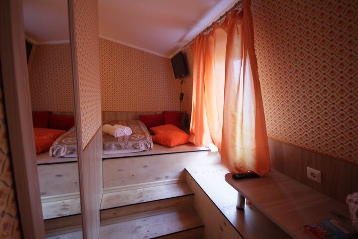 Room 8 of 84