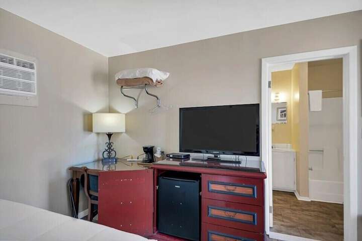 Room 8 of 33