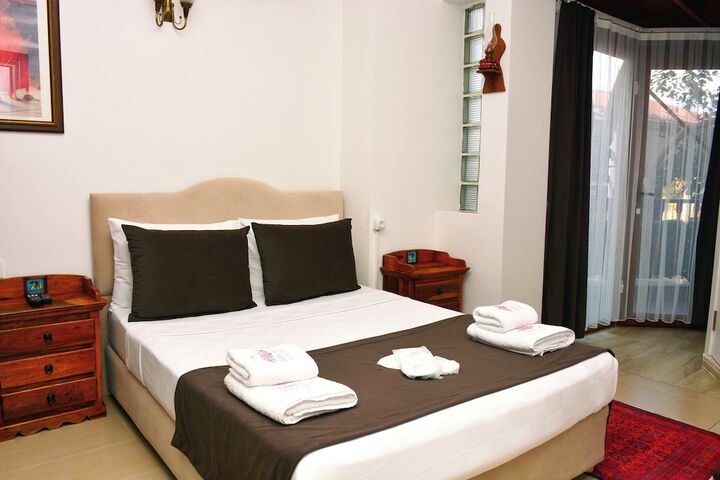 Room 8 of 48