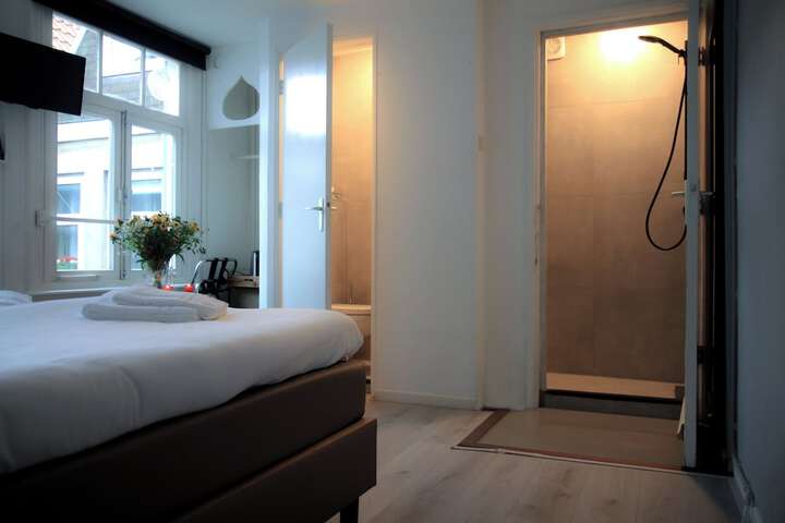 Room 51 of 132
