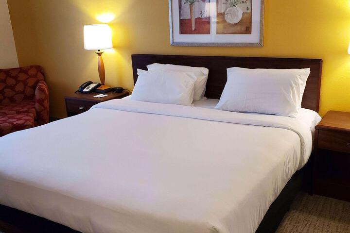 1 King Bed (1 of 12)