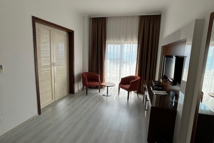 Room 11 of 40