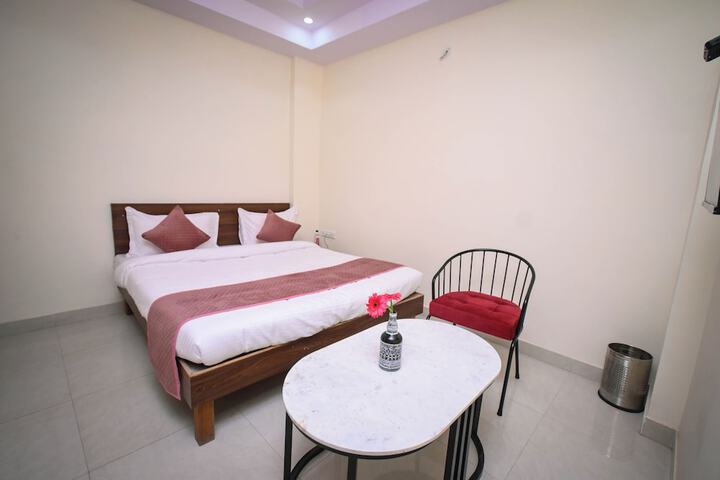 Room 3 of 8