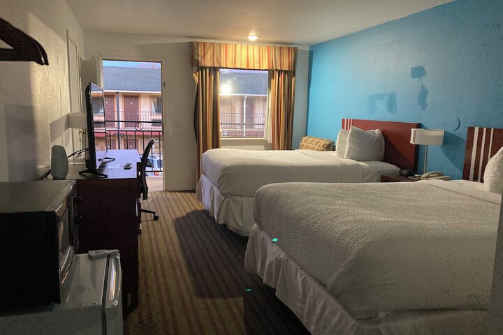 Room 5 of 10