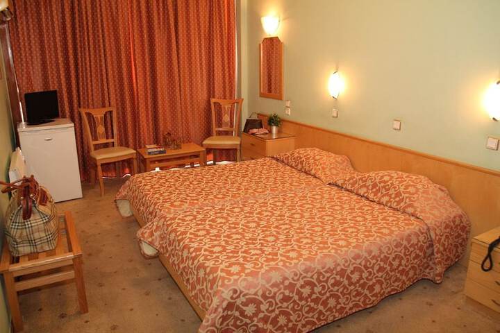 Room 7 of 32