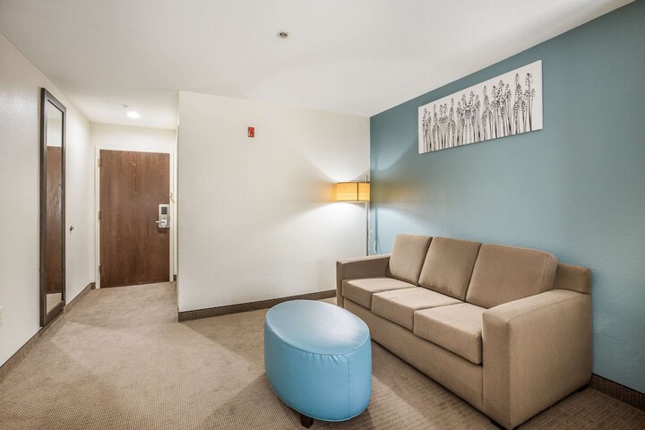 Suite Queen Bed (8 of 14)