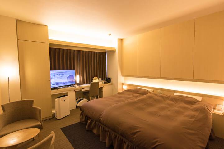 Room 13 of 100