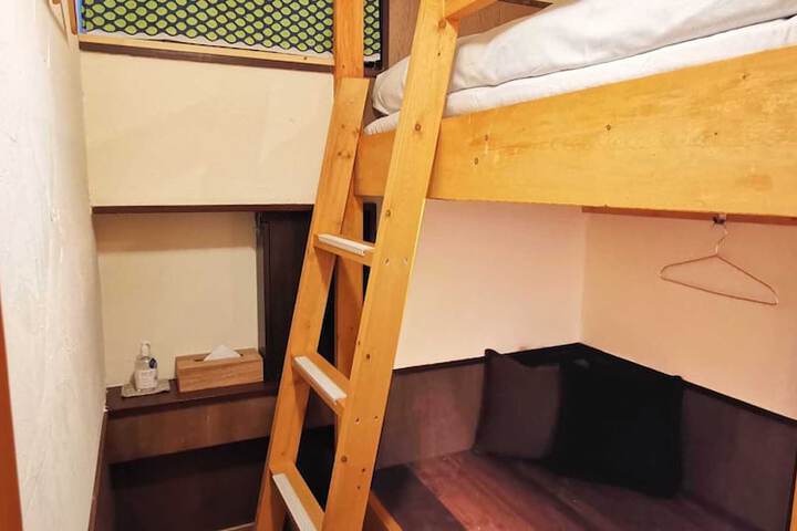 Room 122 of 192