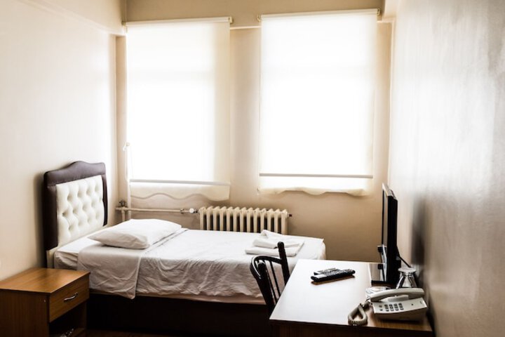 Room 4 of 25
