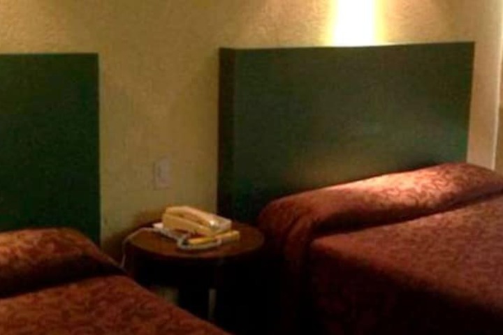 Room 4 of 17