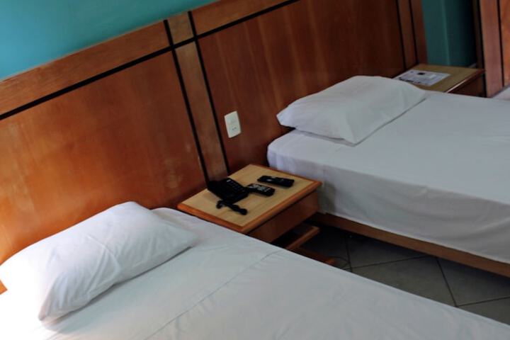 Room 8 of 40