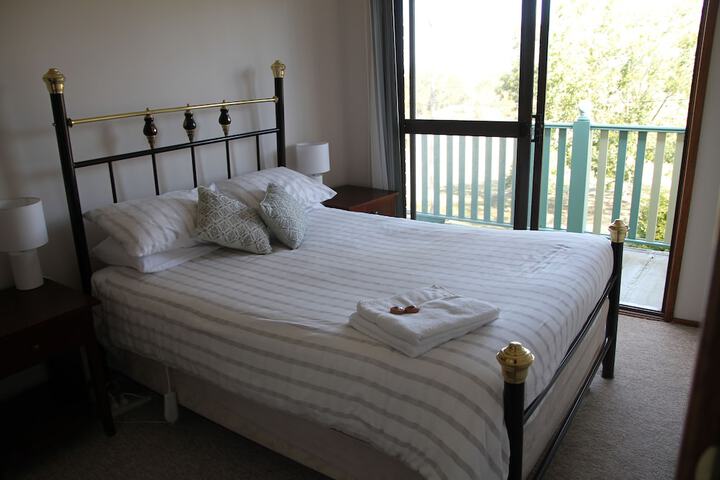 Room 5 of 95