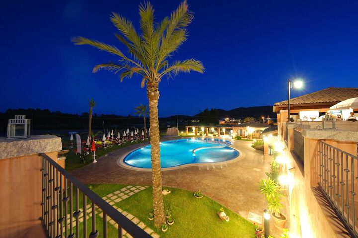Pools & Facilities