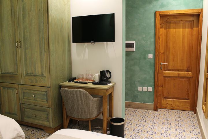 Room 8 of 75