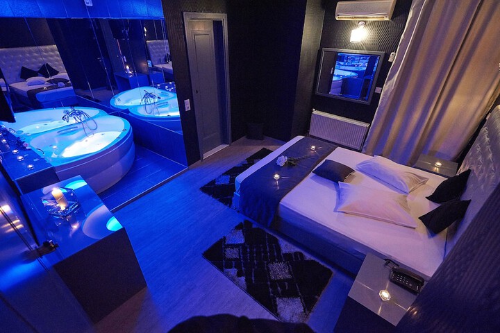 Room 3 of 33