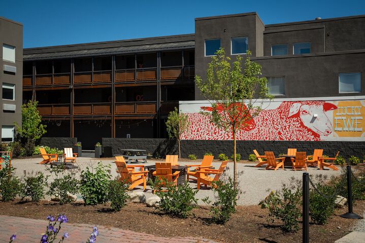 Hotel Exterior 58 of 63