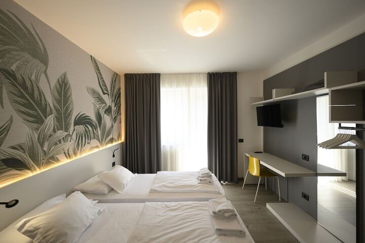 Room 13 of 73