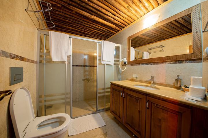 Room 43 of 46