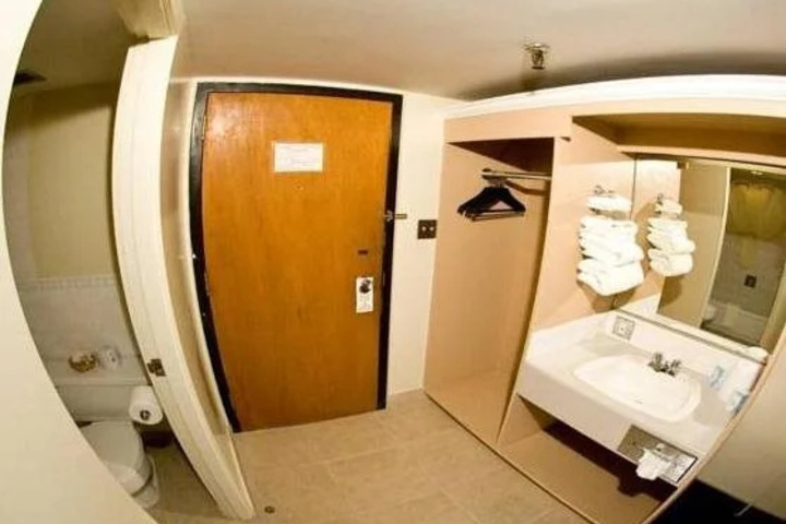 Room 7 of 21