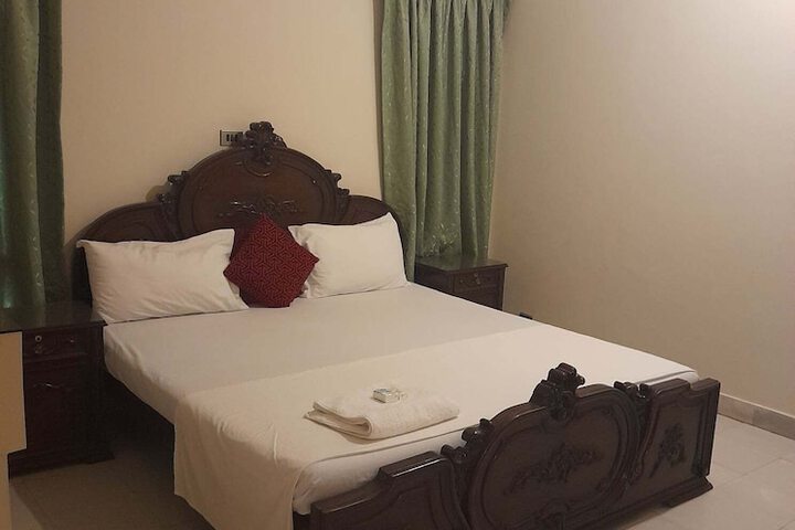 Room 10 of 14