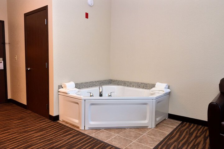 1 King Bed Suite (41 of 44)