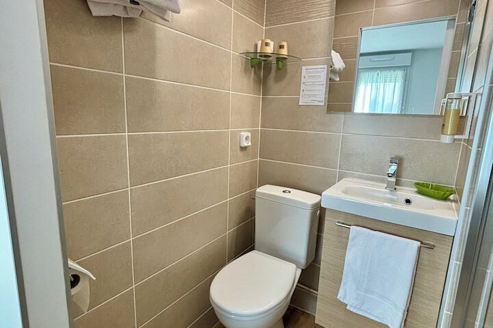 Room 5 of 40