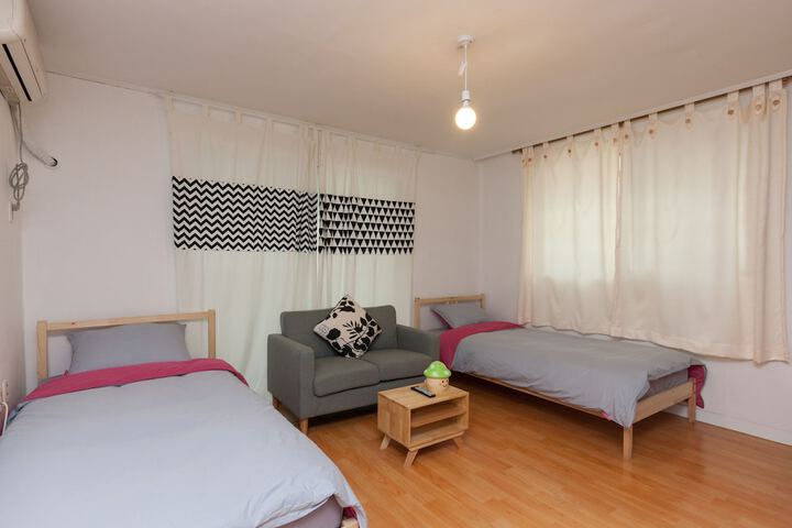 Room 2 of 47