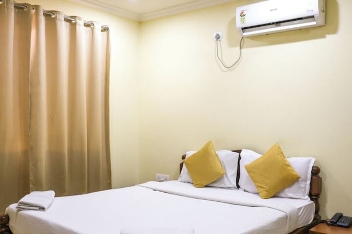 Room 2 of 10