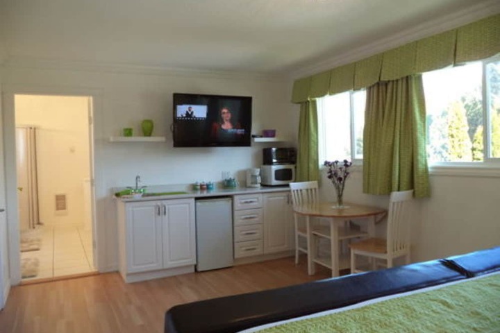 Room 11 of 24