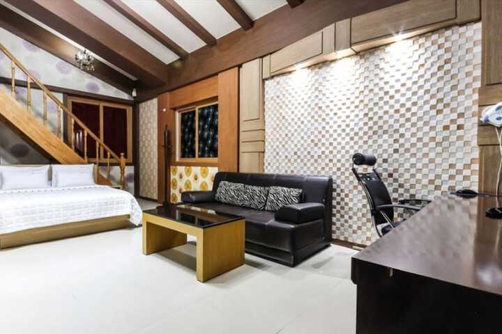Room 2 of 9