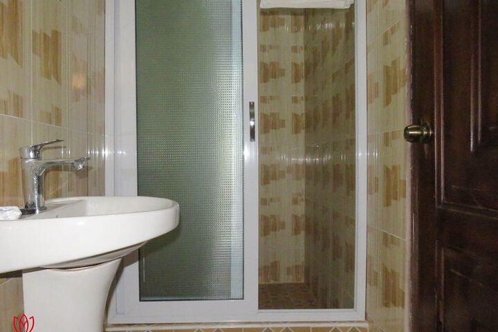Room 106 of 119