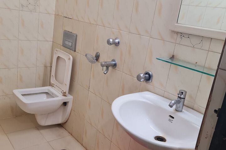 Room 9 of 19