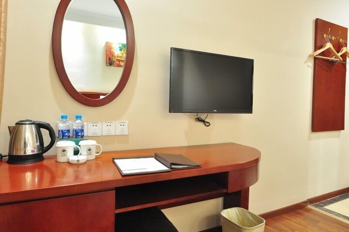 Room 14 of 17