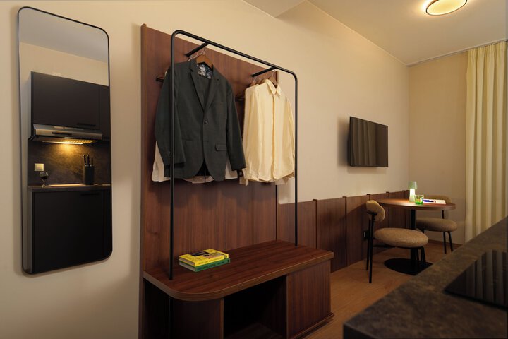 Room 12 of 40