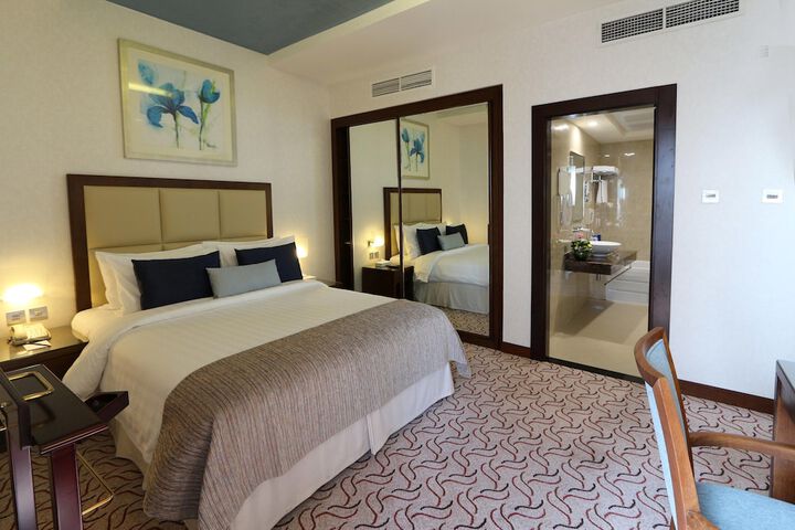 Room 10 of 110
