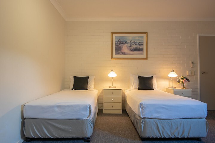Room 15 of 34