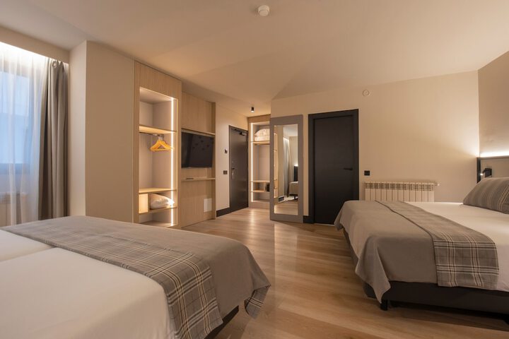 Room 4 of 38