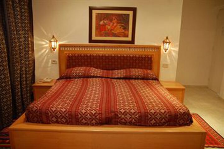 Room 5 of 14