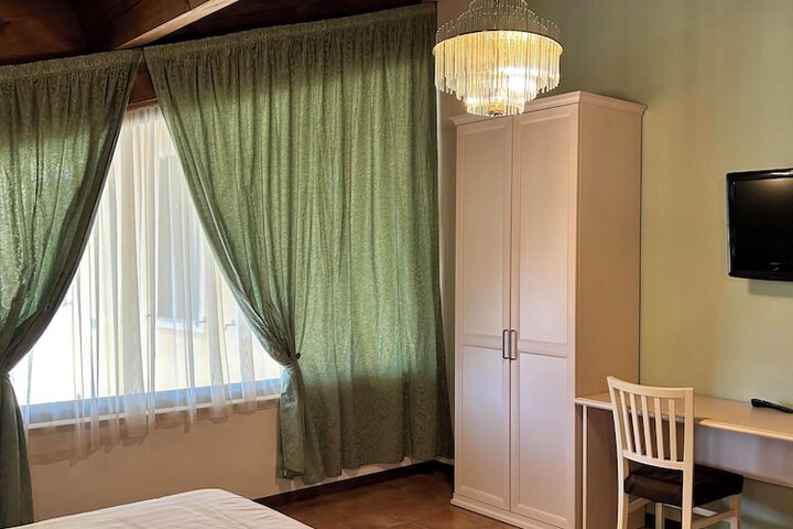 Room 18 of 52