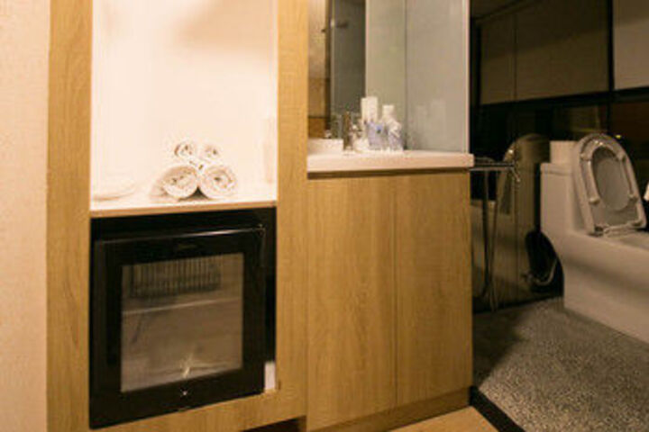 Room 2 of 9