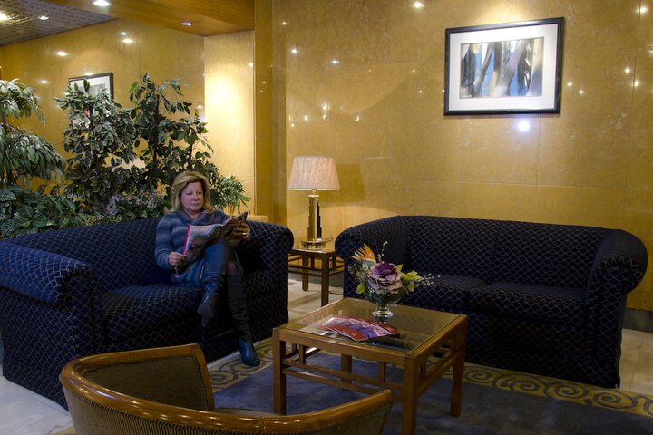 Entrance & Lobby