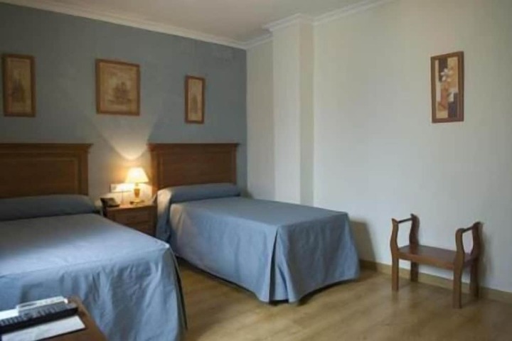 Room 12 of 33