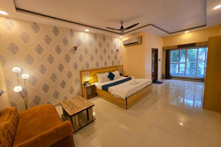 HOTEL TEMPLE TREE
