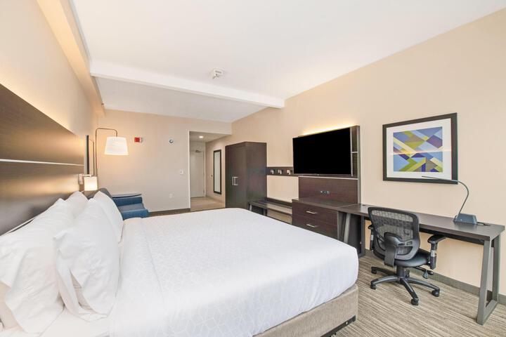 2 Queen Beds (1 of 8)