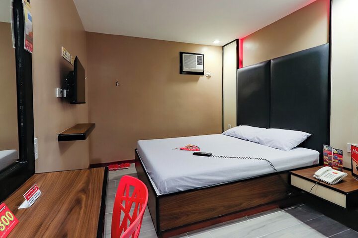 Room 13 of 25