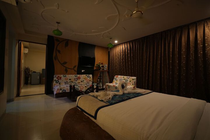 Room 8 of 34