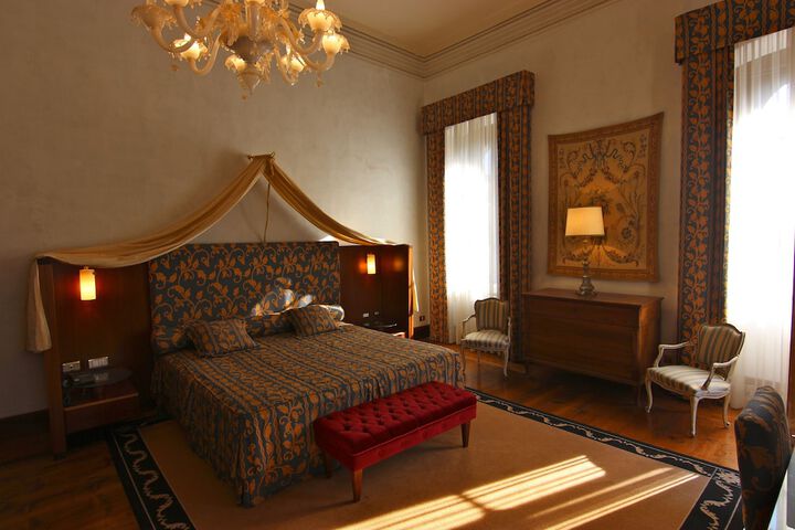 Room 55 of 175