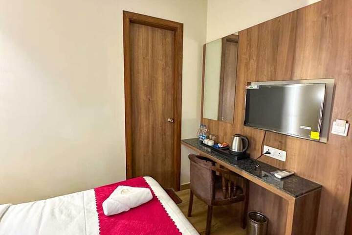 Room 8 of 17